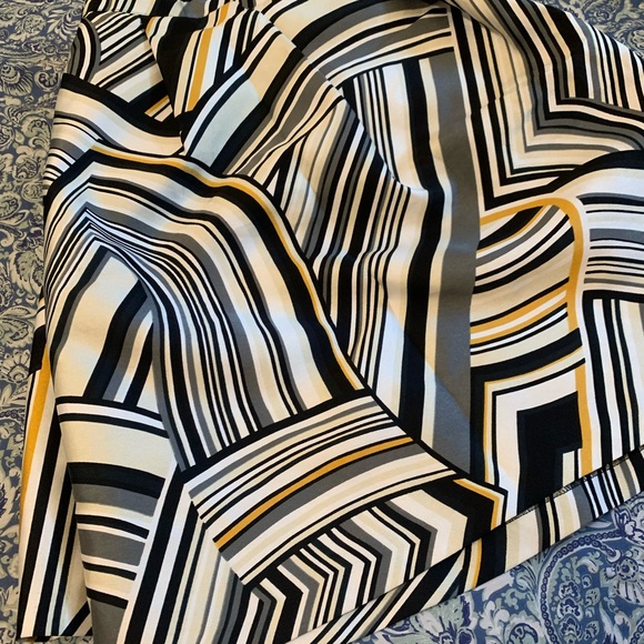 Lane Bryant-Plus Size 24-A-Line Geometric Print Skirt W/ Pockets - Picture 4 of 7